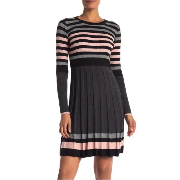 open lace back dress Slice Knit Pleated Contrast Dress